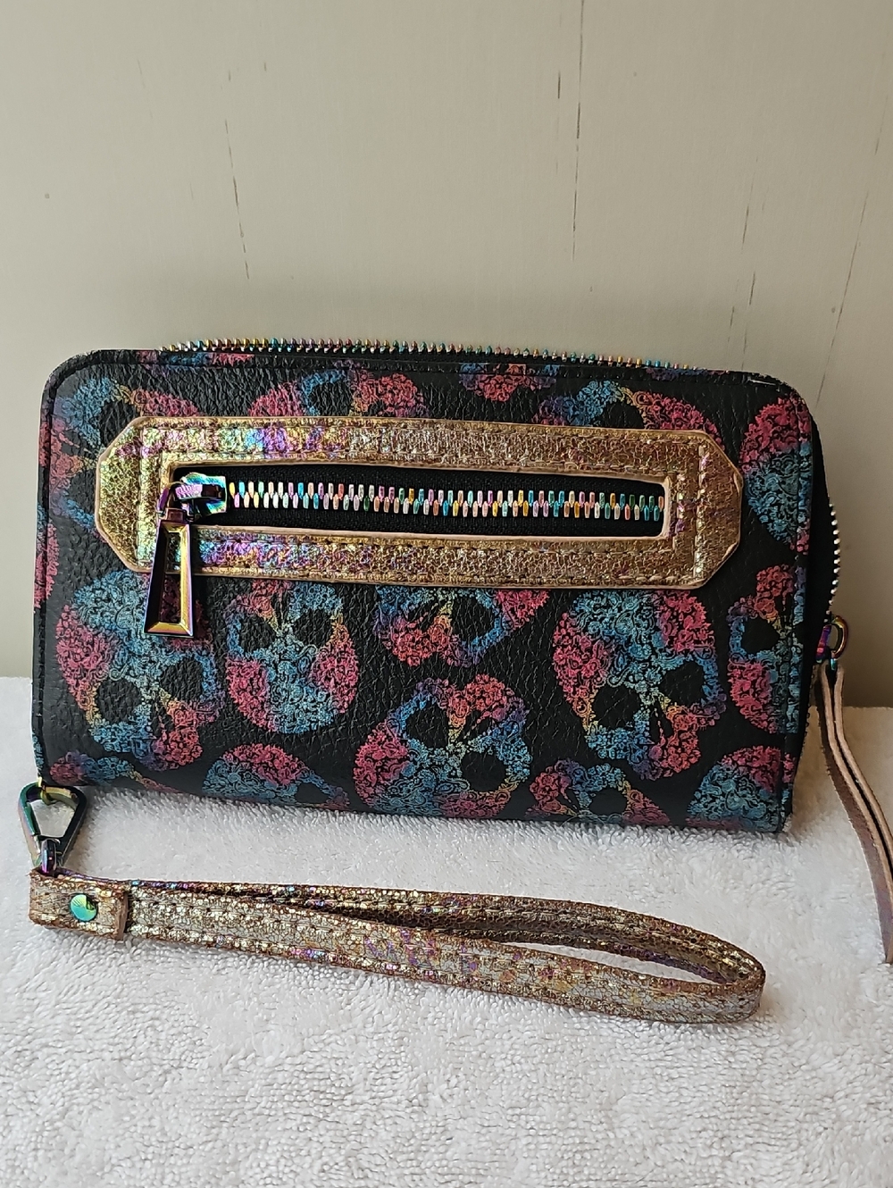 NOBO Oil Slick SkulIs Glitter Wristlet Wallet - Multicolor